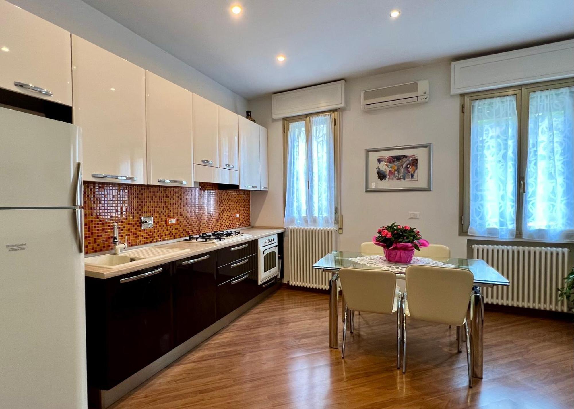Charming Apartment Near Saragozza Bologna Exterior photo